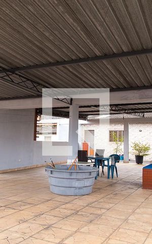 Casa à venda com 140m², 5 quartos e 4 vagas Casa à venda com 140m², 5 quartos e 4 vagasTerraço