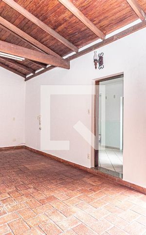 Casa à venda com 742m², 4 quartos e 2 vagas Casa à venda com 742m², 4 quartos e 2 vagasÁrea Externa