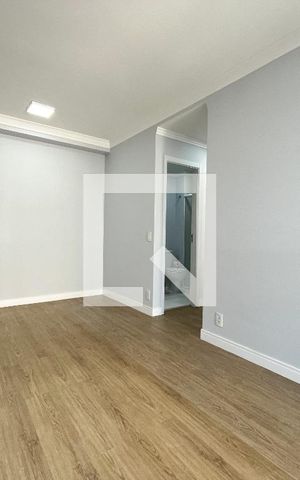 Apartamento à venda com 70m², 2 quartos e 1 vaga Apartamento à venda com 70m², 2 quartos e 1 vagaSala