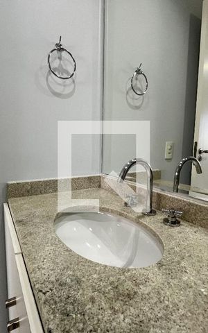 Apartamento à venda com 70m², 2 quartos e 1 vaga Apartamento à venda com 70m², 2 quartos e 1 vagaBanheiro da Suíte