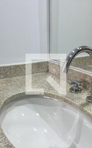 Apartamento à venda com 70m², 2 quartos e 1 vaga Apartamento à venda com 70m², 2 quartos e 1 vagaBanheiro da Suíte