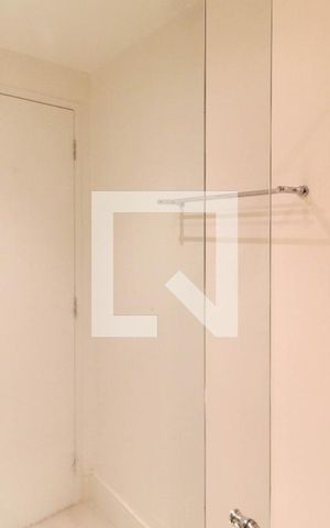 Apartamento para alugar com 100m², 1 quarto e 2 vagas Apartamento para alugar com 100m², 1 quarto e 2 vagasBanheiro do quarto