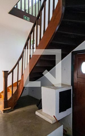 Casa à venda com 180m², 5 quartos e sem vaga Casa à venda com 180m², 5 quartos e sem vagaSala