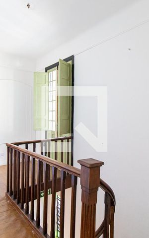 Casa à venda com 180m², 5 quartos e sem vaga Casa à venda com 180m², 5 quartos e sem vagaSala