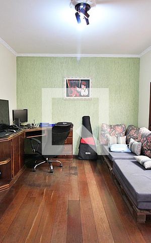 Casa à venda com 372m², 4 quartos e 4 vagasSala de TV