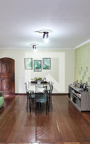 Casa à venda com 372m², 4 quartos e 4 vagasSala