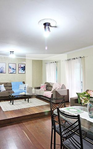Casa à venda com 372m², 4 quartos e 4 vagasSala