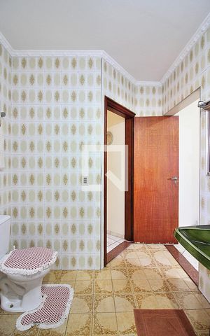 Casa à venda com 372m², 4 quartos e 4 vagasBanheiro Social 1