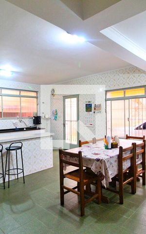 Casa à venda com 148m², 4 quartos e 5 vagasCozinha 1