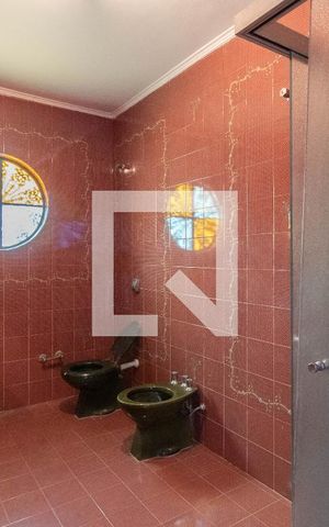 Casa para alugar com 400m², 4 quartos e 5 vagasBanheiro da Suíte