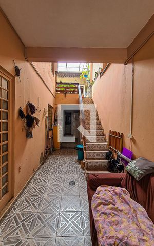 Casa à venda com 150m², 5 quartos e 3 vagas Casa à venda com 150m², 5 quartos e 3 vagasCorredor
