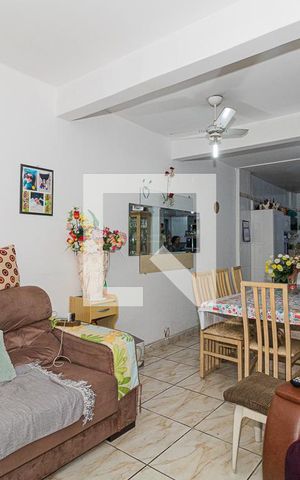 Casa à venda com 150m², 5 quartos e 3 vagas Casa à venda com 150m², 5 quartos e 3 vagasSala - Casa 01