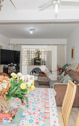 Casa à venda com 150m², 5 quartos e 3 vagas Casa à venda com 150m², 5 quartos e 3 vagasSala - Casa 01