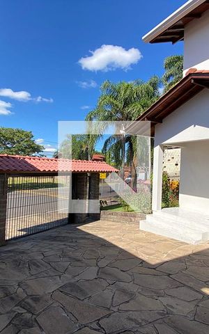 Casa à venda com 240m², 3 quartos e 1 vagaHall Garagem 