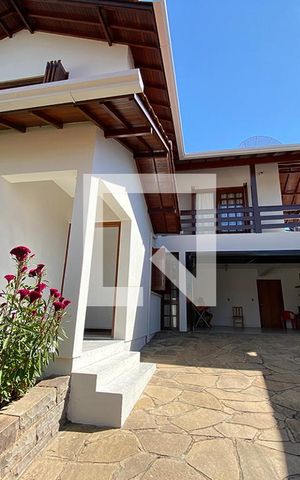 Casa à venda com 240m², 3 quartos e 1 vagaFachada 
