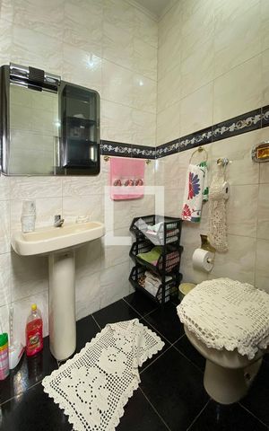 Casa à venda com 240m², 3 quartos e 1 vagaBanheiro 2