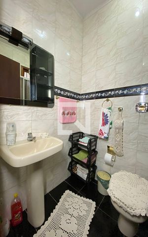 Casa à venda com 240m², 3 quartos e 1 vagaBanheiro 2