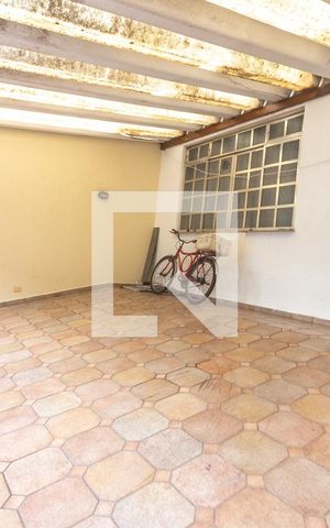 Casa à venda com 150m², 3 quartos e 2 vagas Casa à venda com 150m², 3 quartos e 2 vagasGaragem