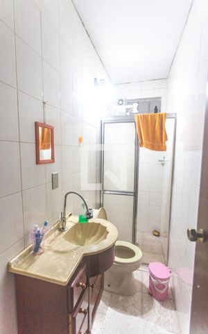 Casa à venda com 150m², 3 quartos e 2 vagas Casa à venda com 150m², 3 quartos e 2 vagasBanheiro suíte 1