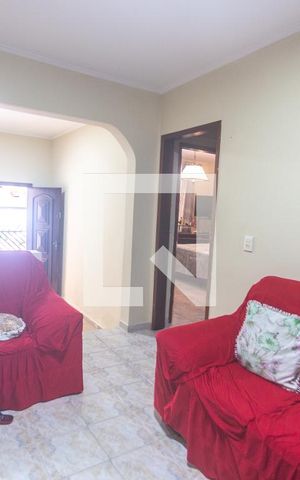 Casa à venda com 150m², 3 quartos e 2 vagas Casa à venda com 150m², 3 quartos e 2 vagasSala de estar
