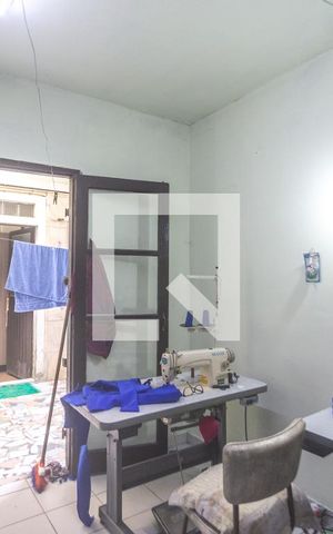 Casa à venda com 150m², 3 quartos e 2 vagas Casa à venda com 150m², 3 quartos e 2 vagasÁrea de serviço