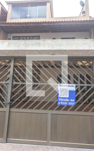 Casa à venda com 150m², 3 quartos e 2 vagas Casa à venda com 150m², 3 quartos e 2 vagasFachada
