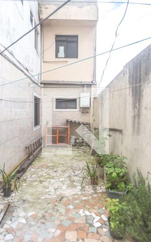 Casa à venda com 150m², 3 quartos e 2 vagas Casa à venda com 150m², 3 quartos e 2 vagasQuintal