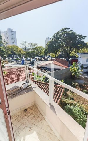 Casa à venda com 350m², 5 quartos e 4 vagas Casa à venda com 350m², 5 quartos e 4 vagasSuite 5