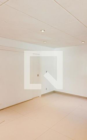 Casa à venda com 350m², 5 quartos e 4 vagas Casa à venda com 350m², 5 quartos e 4 vagasEscritorio