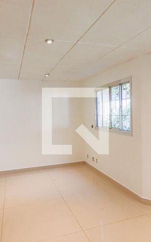 Casa à venda com 350m², 5 quartos e 4 vagas Casa à venda com 350m², 5 quartos e 4 vagasEscritorio