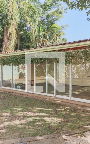 Casa à venda com 350m², 5 quartos e 4 vagas Casa à venda com 350m², 5 quartos e 4 vagasQuintal