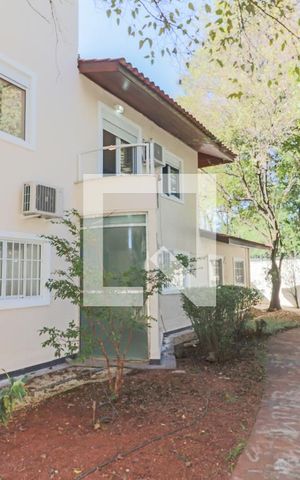 Casa à venda com 350m², 5 quartos e 4 vagas Casa à venda com 350m², 5 quartos e 4 vagasQuintal