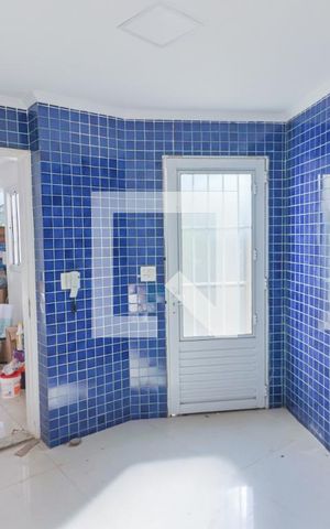Casa à venda com 350m², 5 quartos e 4 vagas Casa à venda com 350m², 5 quartos e 4 vagasCozinha
