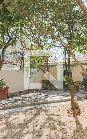 Casa à venda com 350m², 5 quartos e 4 vagas Casa à venda com 350m², 5 quartos e 4 vagasQuintal