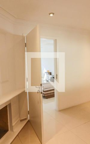 Casa à venda com 350m², 5 quartos e 4 vagas Casa à venda com 350m², 5 quartos e 4 vagasSala Lareira