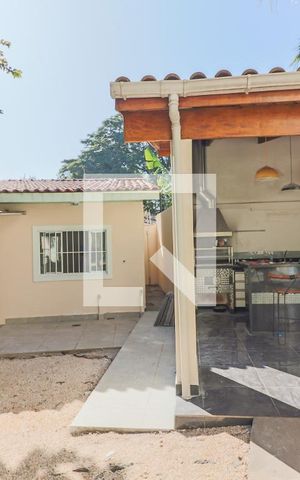 Casa à venda com 350m², 5 quartos e 4 vagas Casa à venda com 350m², 5 quartos e 4 vagasQuintal