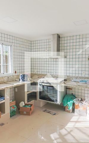 Casa à venda com 350m², 5 quartos e 4 vagas Casa à venda com 350m², 5 quartos e 4 vagasCozinha