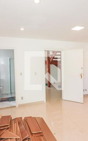 Casa à venda com 350m², 5 quartos e 4 vagas Casa à venda com 350m², 5 quartos e 4 vagasSuite 1