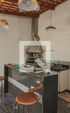 Casa à venda com 350m², 5 quartos e 4 vagas Casa à venda com 350m², 5 quartos e 4 vagasQuintal