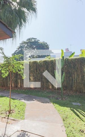 Casa à venda com 350m², 5 quartos e 4 vagas Casa à venda com 350m², 5 quartos e 4 vagasQuintal