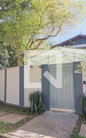 Casa à venda com 350m², 5 quartos e 4 vagas Casa à venda com 350m², 5 quartos e 4 vagasFachada