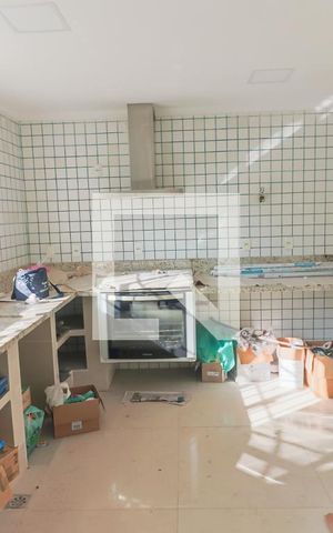 Casa à venda com 350m², 5 quartos e 4 vagas Casa à venda com 350m², 5 quartos e 4 vagasCozinha