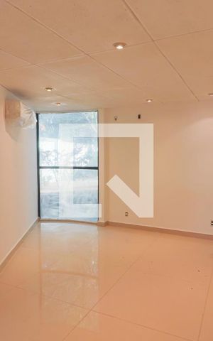 Casa à venda com 350m², 5 quartos e 4 vagas Casa à venda com 350m², 5 quartos e 4 vagasEscritorio