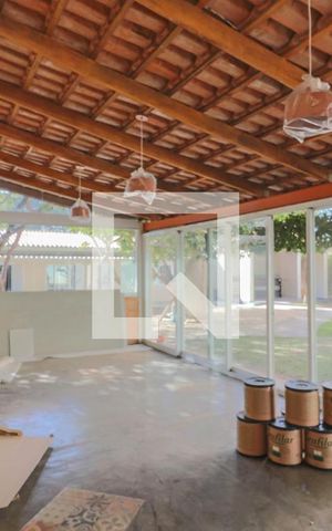 Casa à venda com 350m², 5 quartos e 4 vagas Casa à venda com 350m², 5 quartos e 4 vagasQuintal