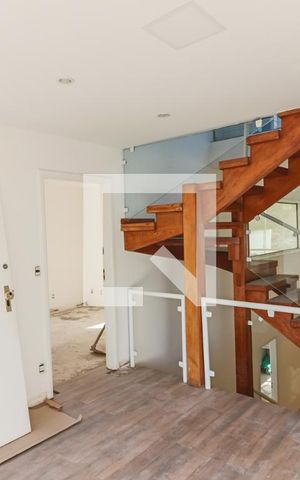 Casa à venda com 350m², 5 quartos e 4 vagas Casa à venda com 350m², 5 quartos e 4 vagasSuites