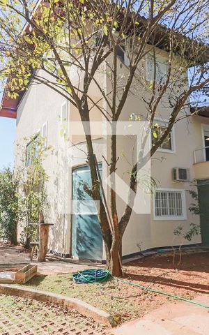 Casa à venda com 350m², 5 quartos e 4 vagas Casa à venda com 350m², 5 quartos e 4 vagasQuintal