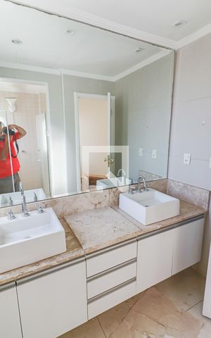 Casa à venda com 350m², 5 quartos e 4 vagas Casa à venda com 350m², 5 quartos e 4 vagasSuite 3
