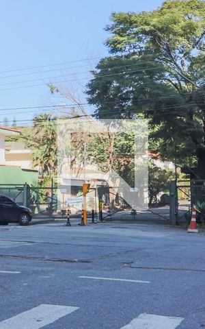 Casa à venda com 350m², 5 quartos e 4 vagas Casa à venda com 350m², 5 quartos e 4 vagasFachada do Condomínio