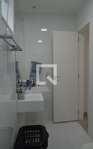 Casa à venda com 270m², 3 quartos e 3 vagasBanheiro Social