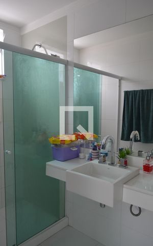 Casa à venda com 270m², 3 quartos e 3 vagasBanheiro da Suíte